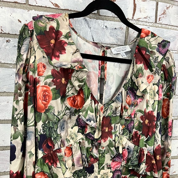 & Other Stories | V Neck Frill Midi Dress in Vintage Floral Print - Picture 4 of 16